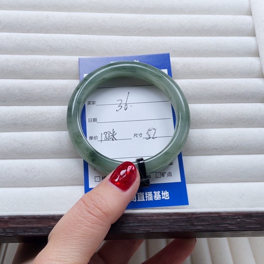 W***G石英质玉未镶嵌手镯36