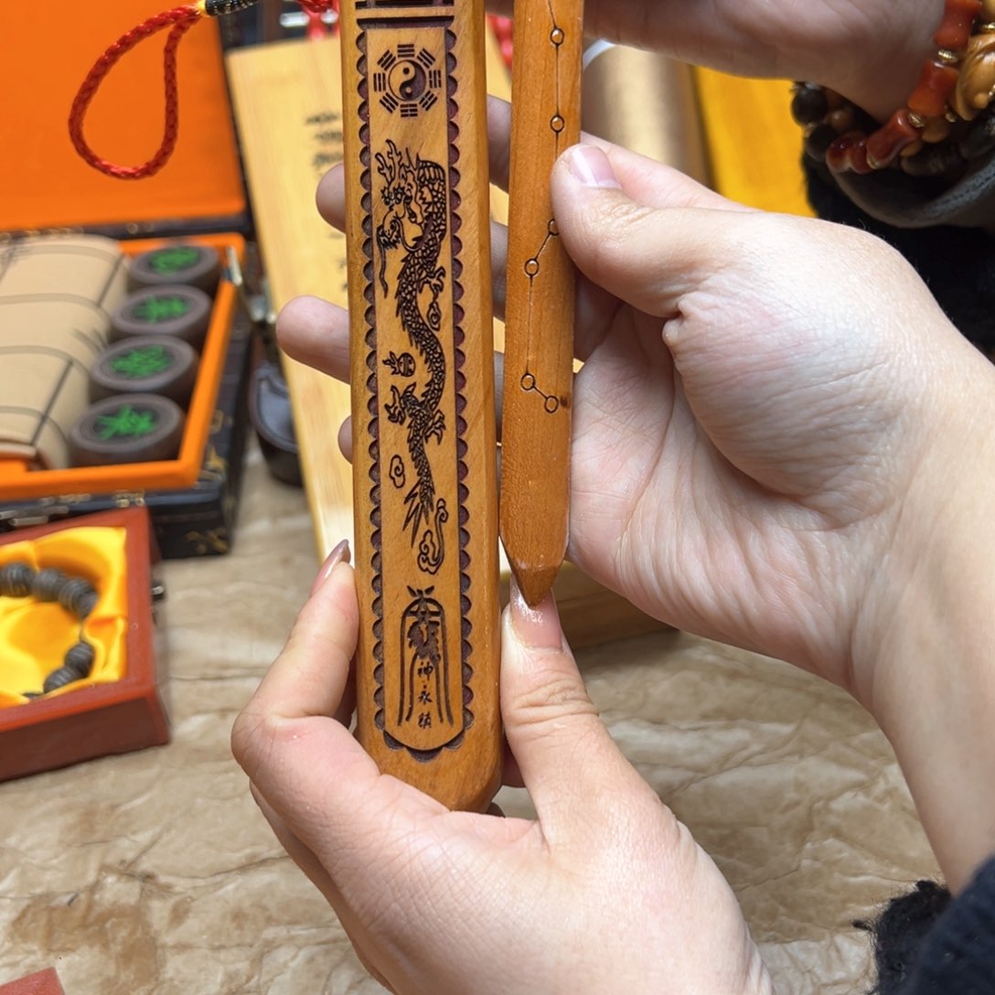 大叶紫檀（黑酸枝木类）