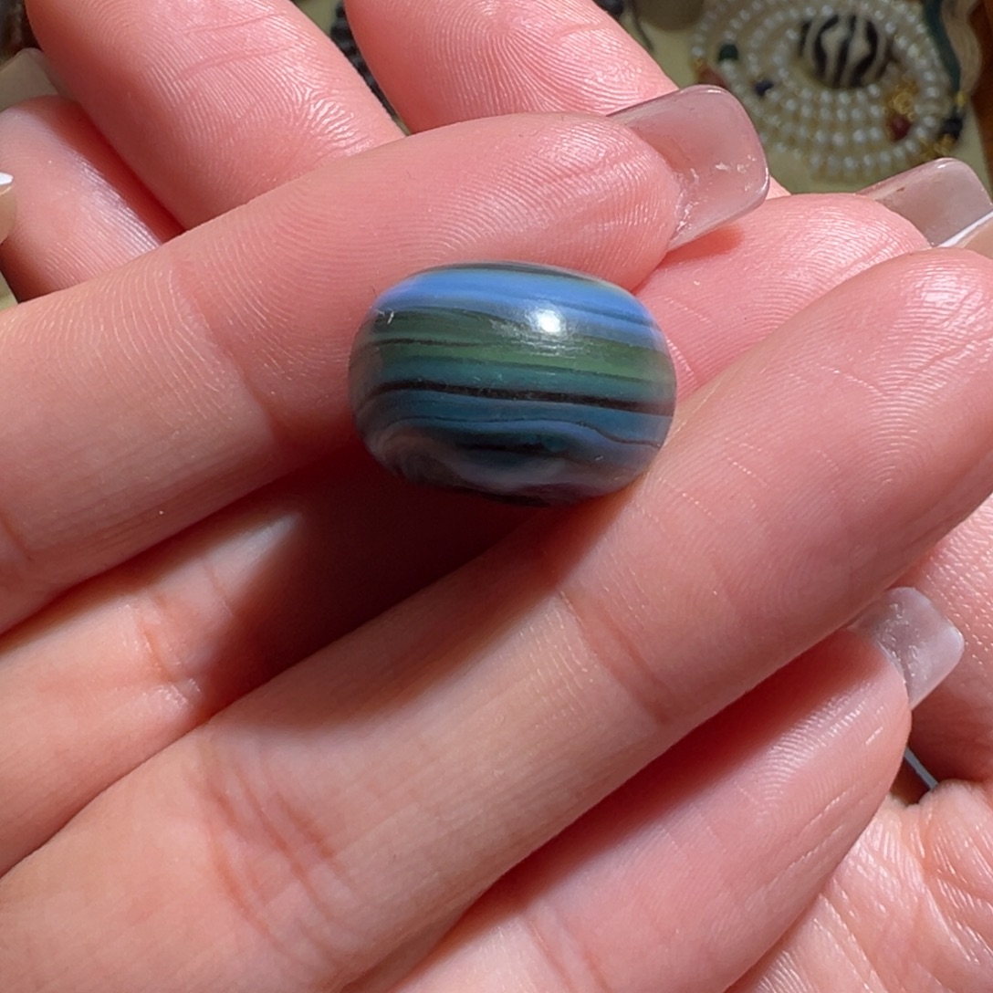 玻璃颈饰各种各样的