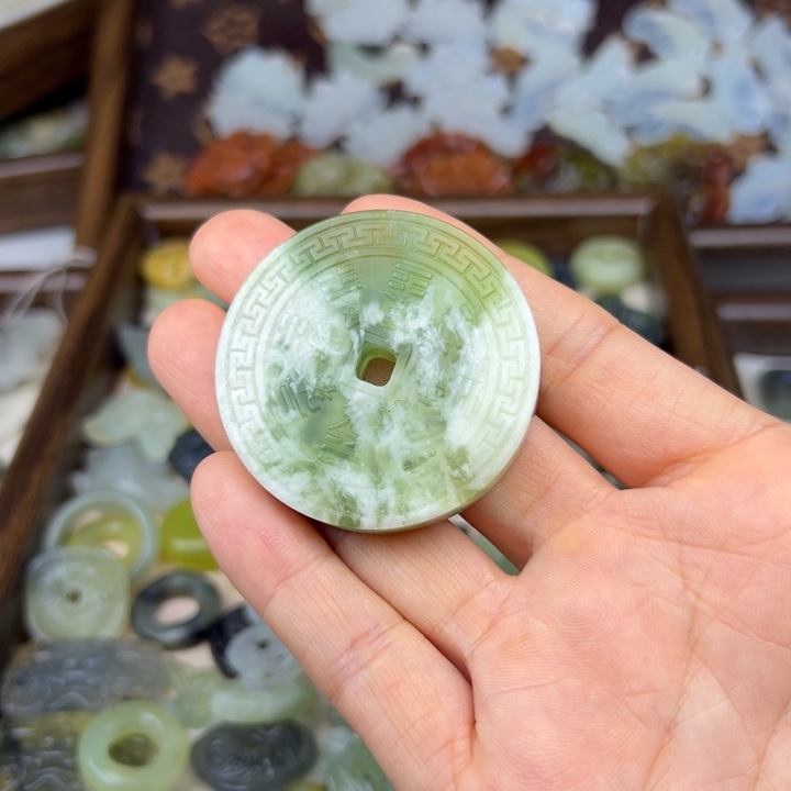 蛇纹石玉未镶嵌颈饰