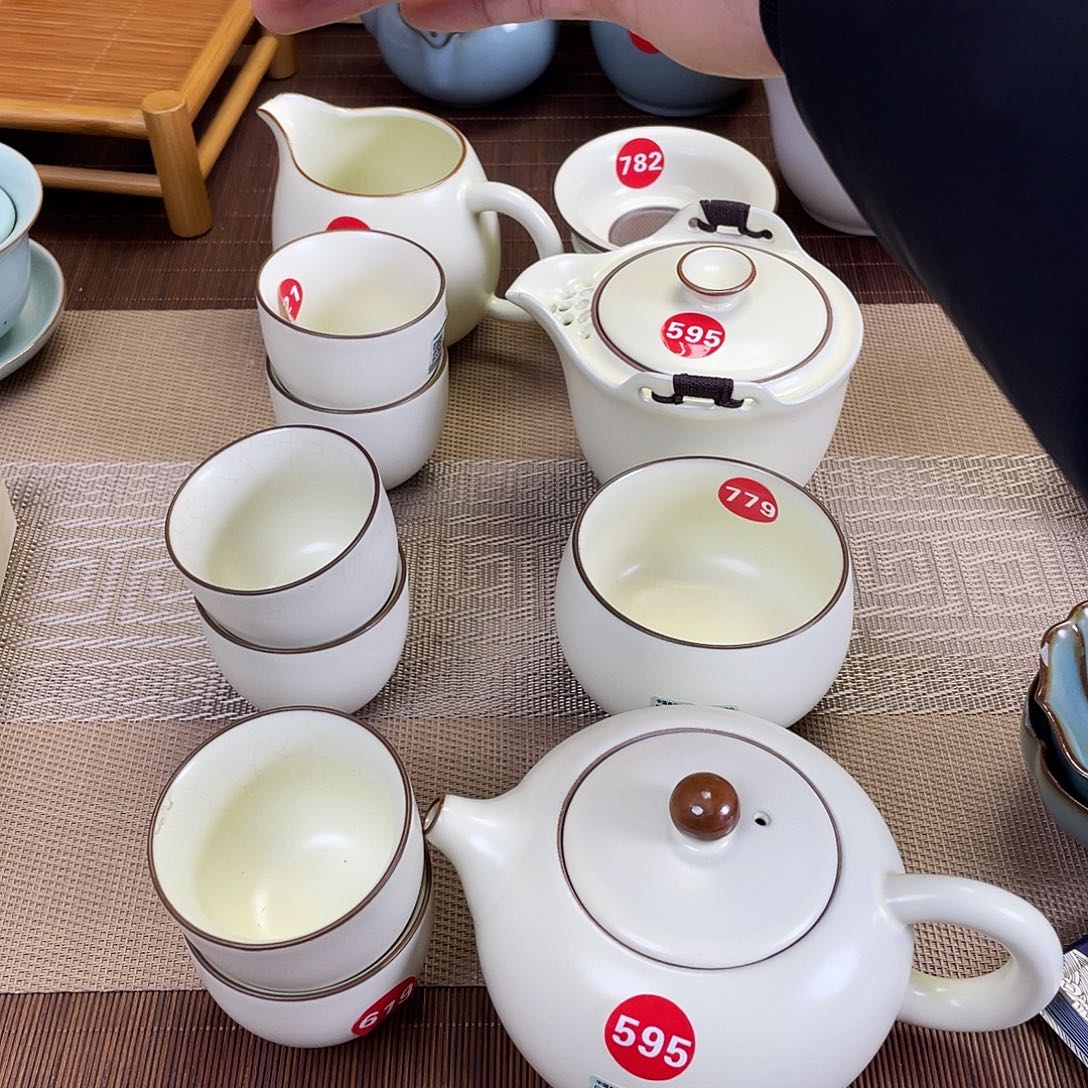 瓷片。。。。。。。。。。。。。。。。 