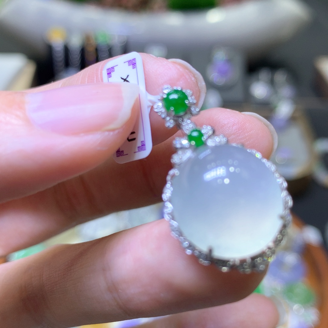 【闪购商品】翡翠颈饰18K金镶嵌翡翠吊坠项链