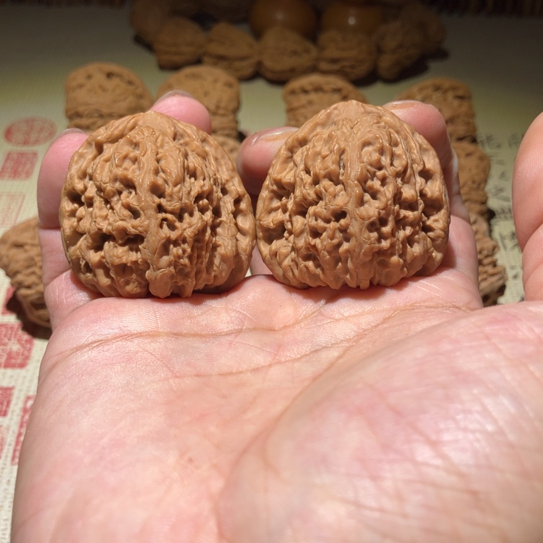 文玩核桃把件40尺全品三角疆万字拧花纹涿鹿南疆石