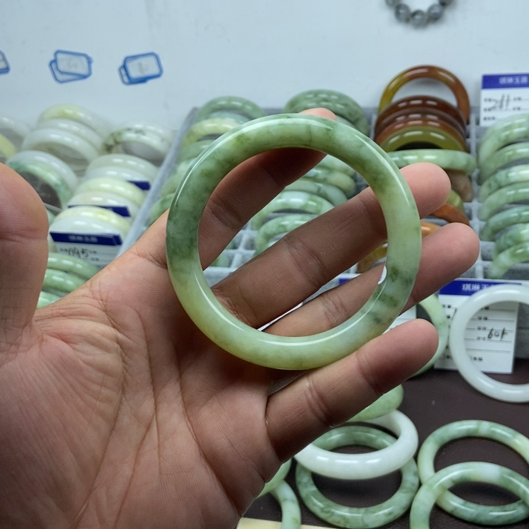 蛇纹石玉未镶嵌手镯云***糖