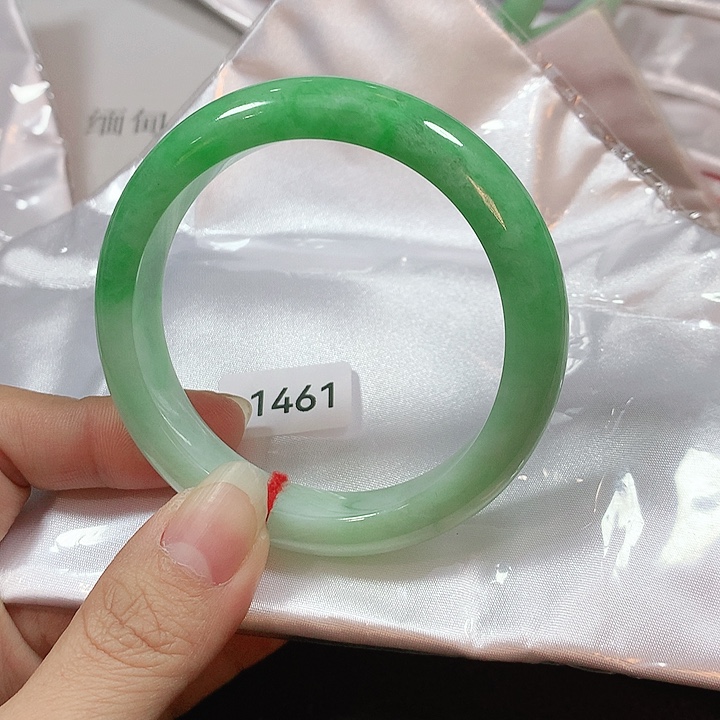 翡翠手镯未镶嵌?****天然翡翠手镯56.6