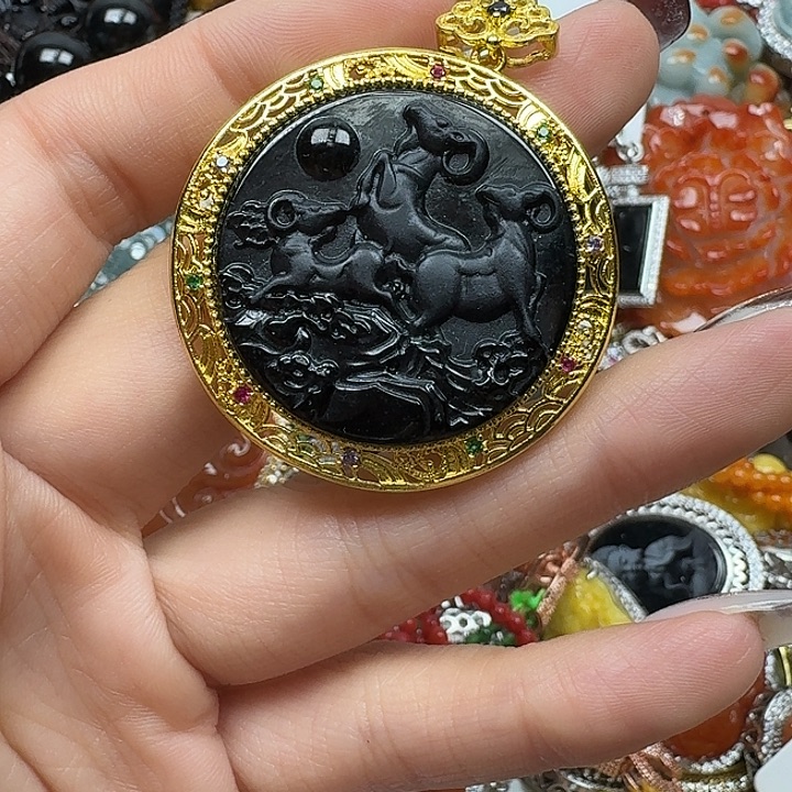 翡翠未镶嵌颈饰翡翠