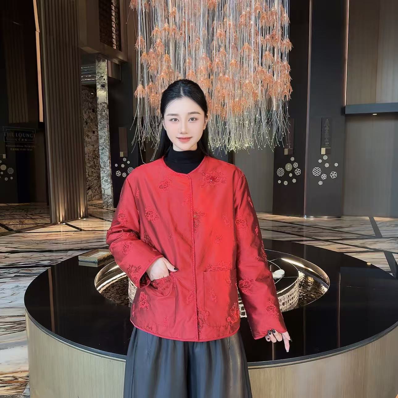Betty Bairn【永永其祥】桑蚕丝双宫纱90白鹅绒刺绣羽绒外套A6160