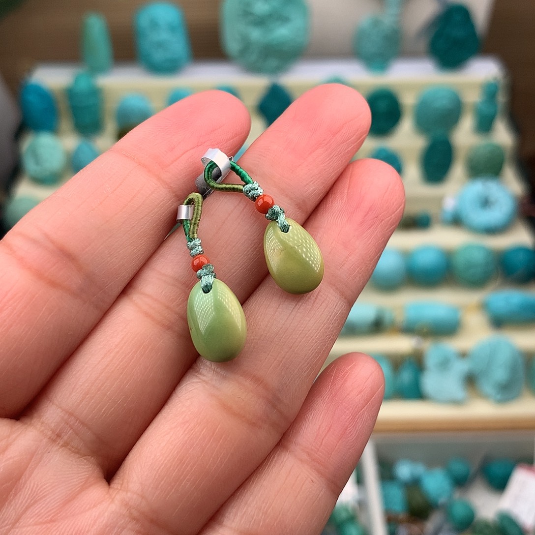 绿松石未镶嵌珠宝奇石