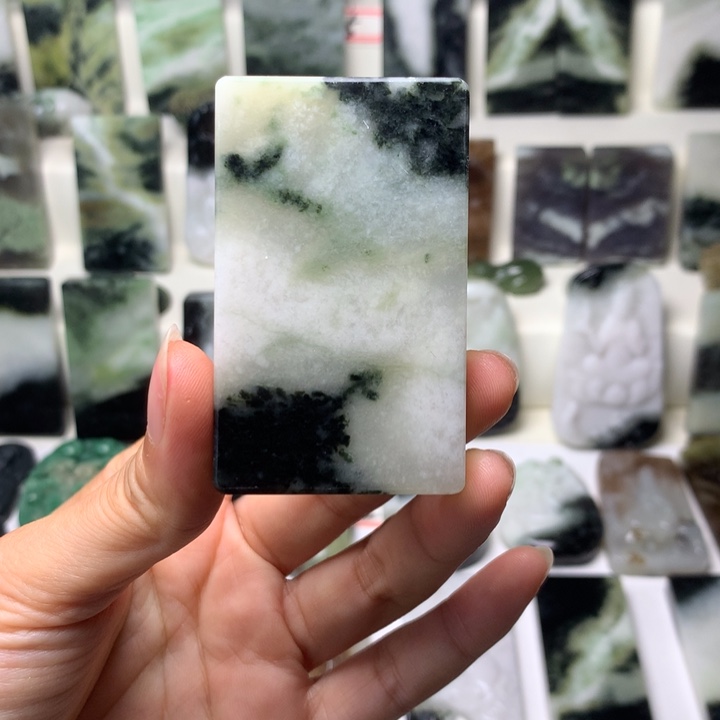 独山玉未镶嵌颈饰