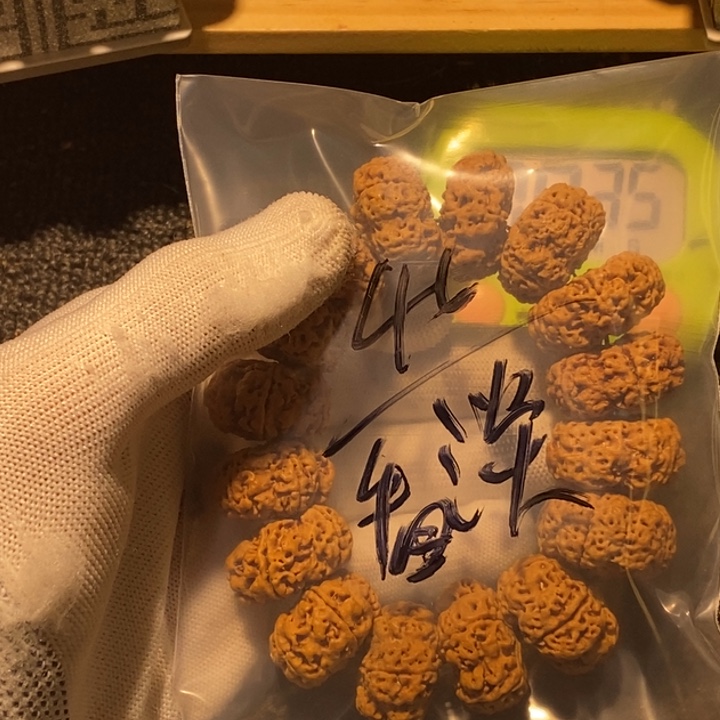 看***好金刚菩提吊坠我想吃东西我自己来