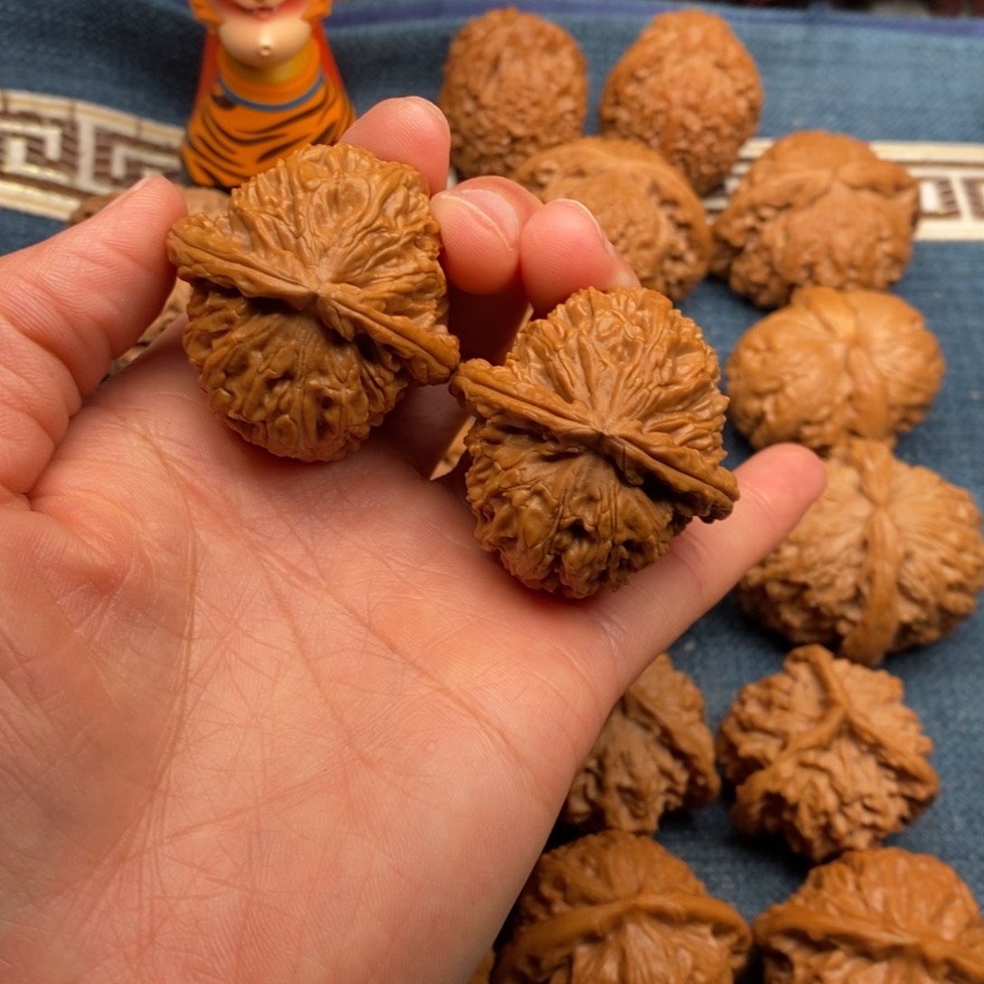 文玩核桃把件39全品三角白