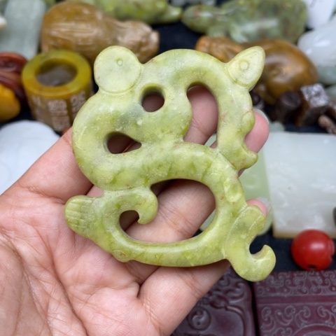 蛇纹石玉未镶嵌颈饰94
