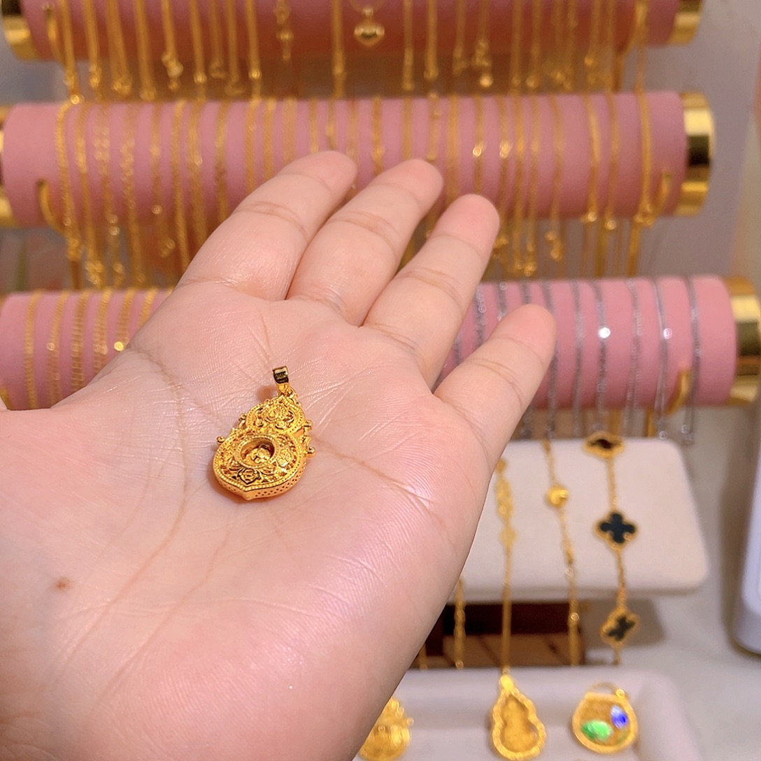 K***K露———-四美葫芦吊坠