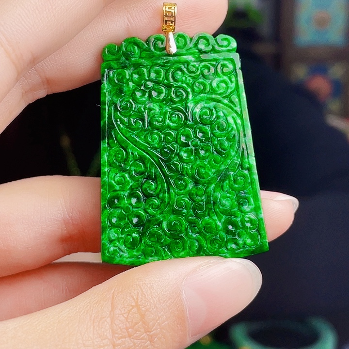 翡翠18K金镶嵌颈饰多样性