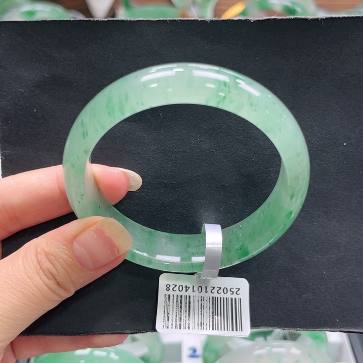 石英质玉（非洲翠）未镶嵌手镯