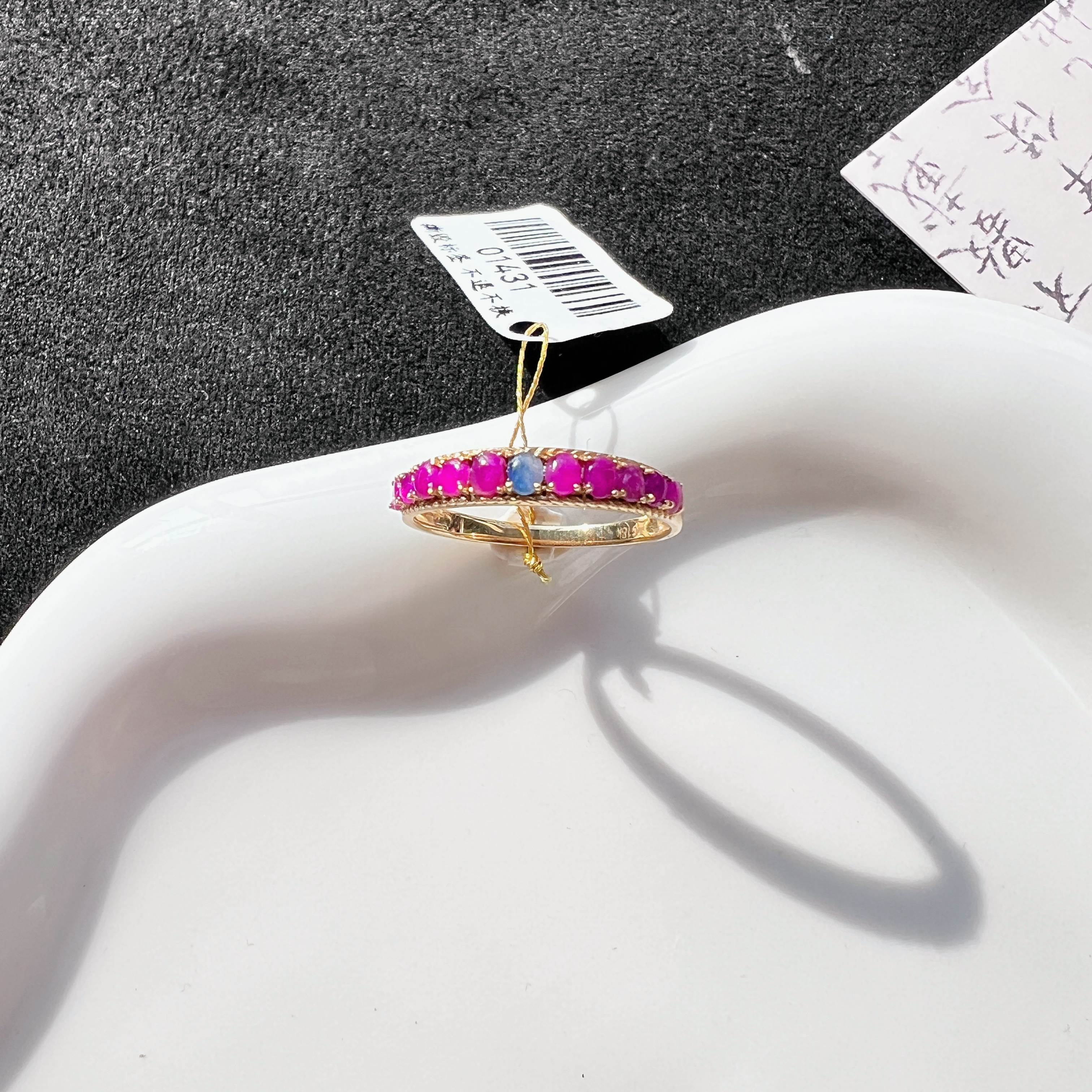 【推荐】18k金镶嵌糖果舒俱来戒指15圈口/S01431