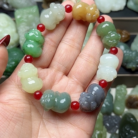 和田玉颈饰未镶嵌龍**人