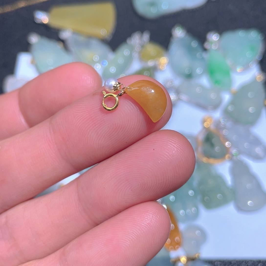 翡翠颈饰18K金镶嵌翡翠