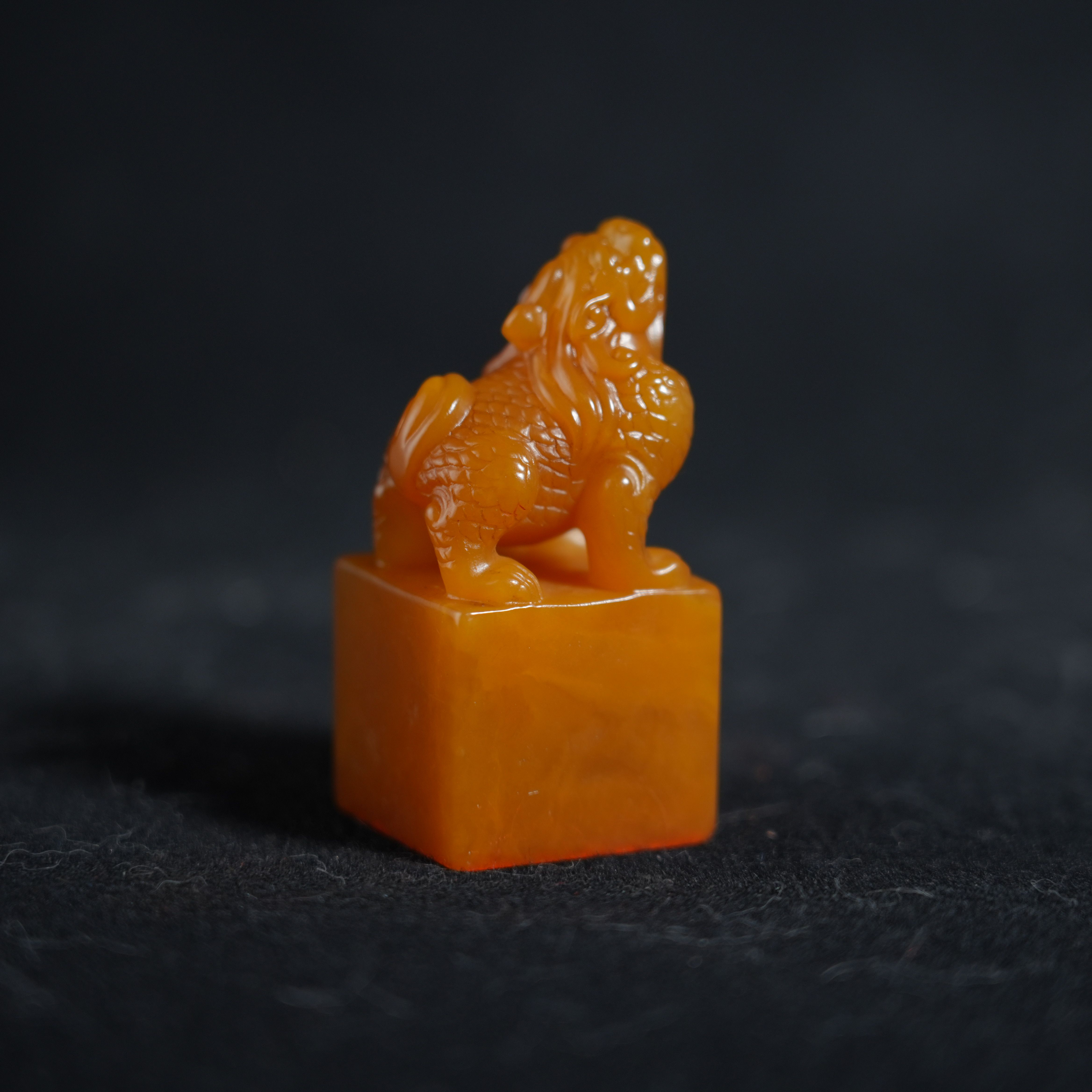 5AD21  清 田黄陶荣泉藏麒麟四方印章