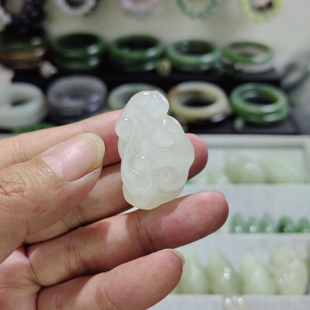 和田玉未镶嵌颈饰