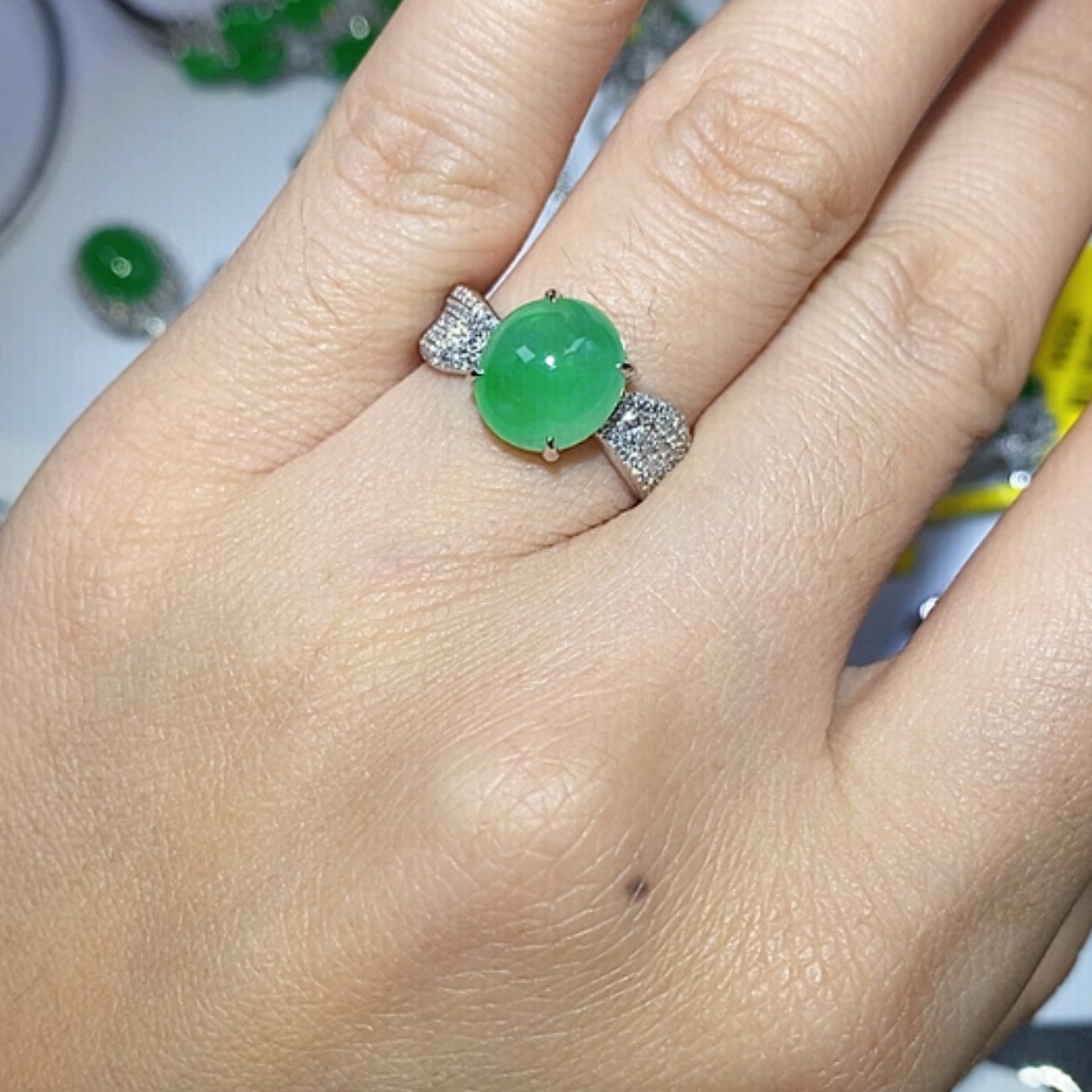 【闪购商品】翡翠戒指18K金镶嵌?*虹戒指