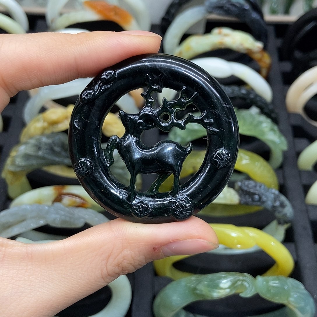 蛇纹石玉未镶嵌手镯