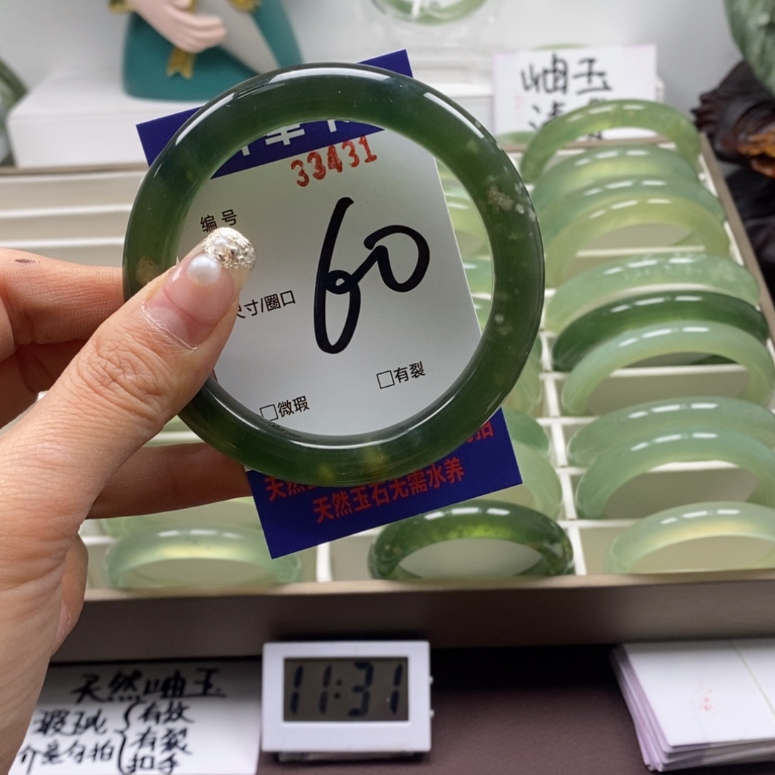 蛇纹石玉手镯未镶嵌