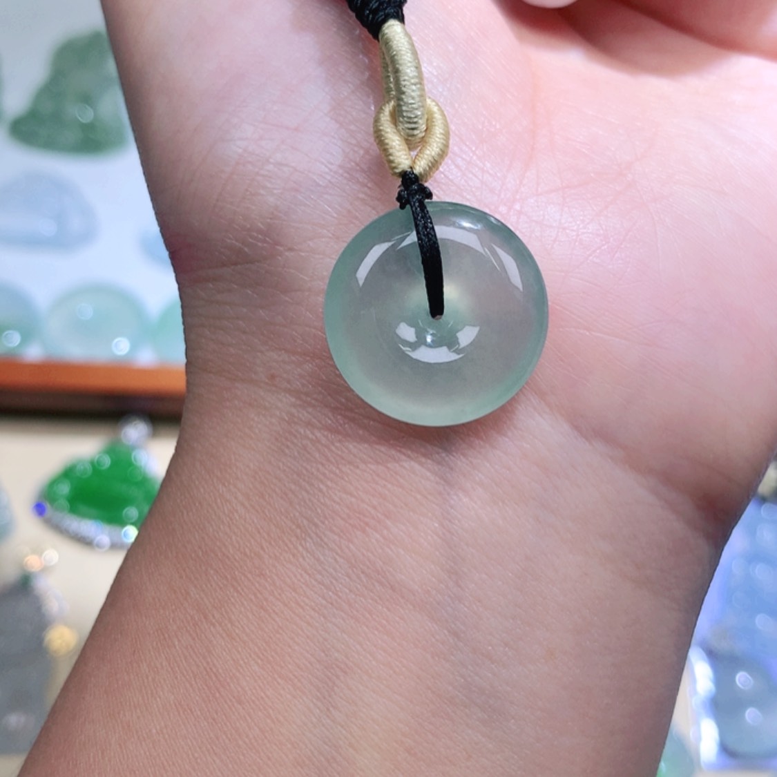 【闪购商品】翡翠颈饰未镶嵌平安扣