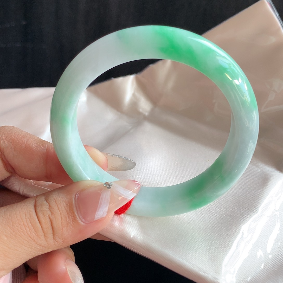 翡翠手镯未镶嵌55圈2563