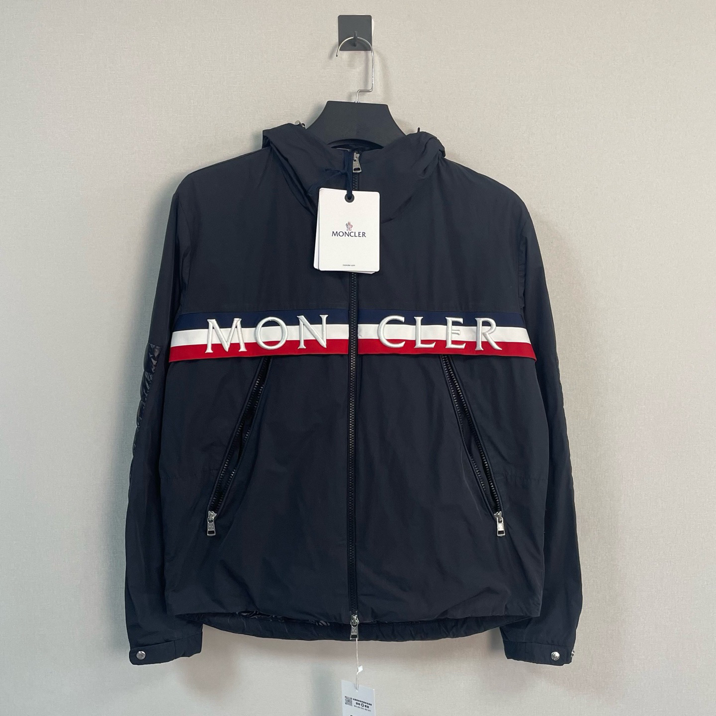 未使用 MONCLER 盟可睐黑色彩条刺绣羽绒服/2码/带吊/价13000