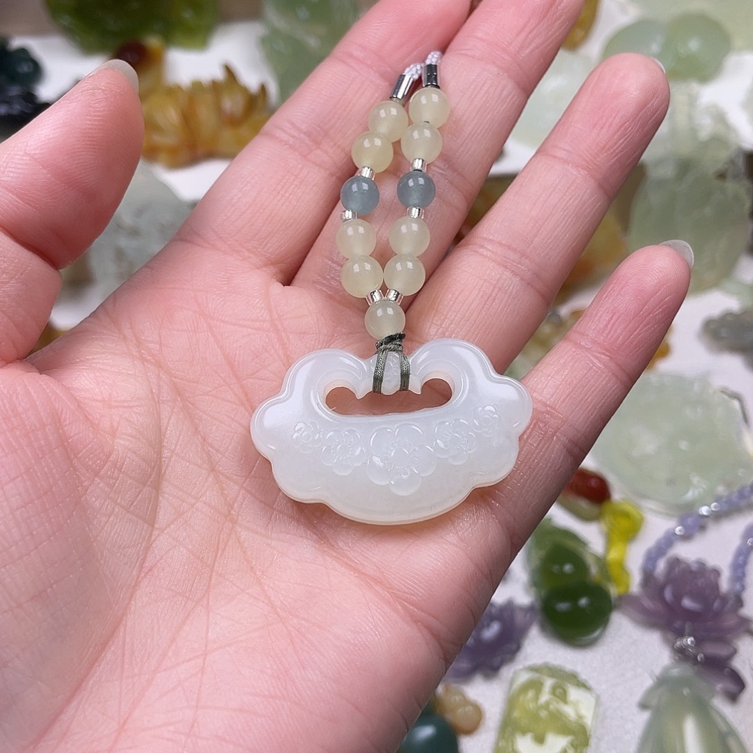 蛇纹石玉未镶嵌颈饰
