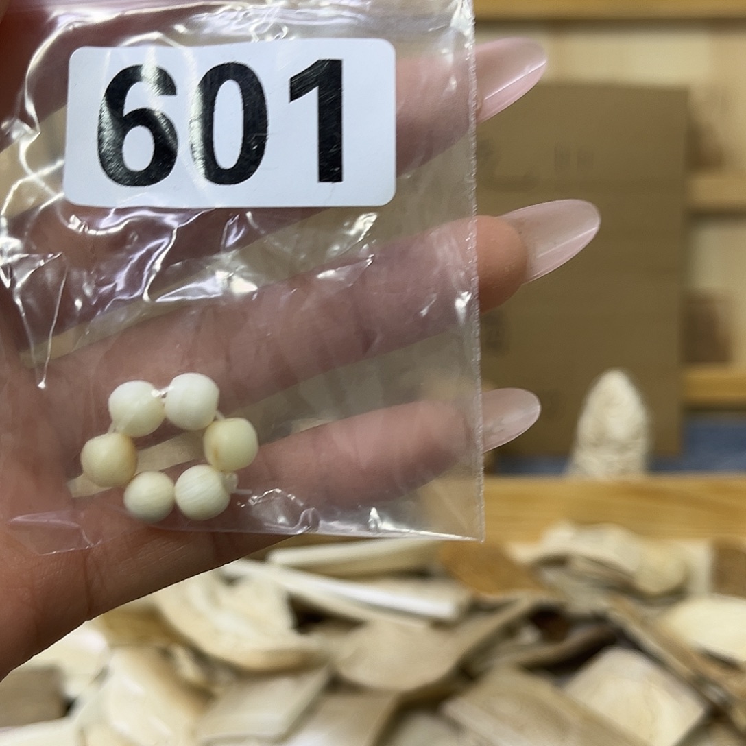 天然猛犸牙雕刻品