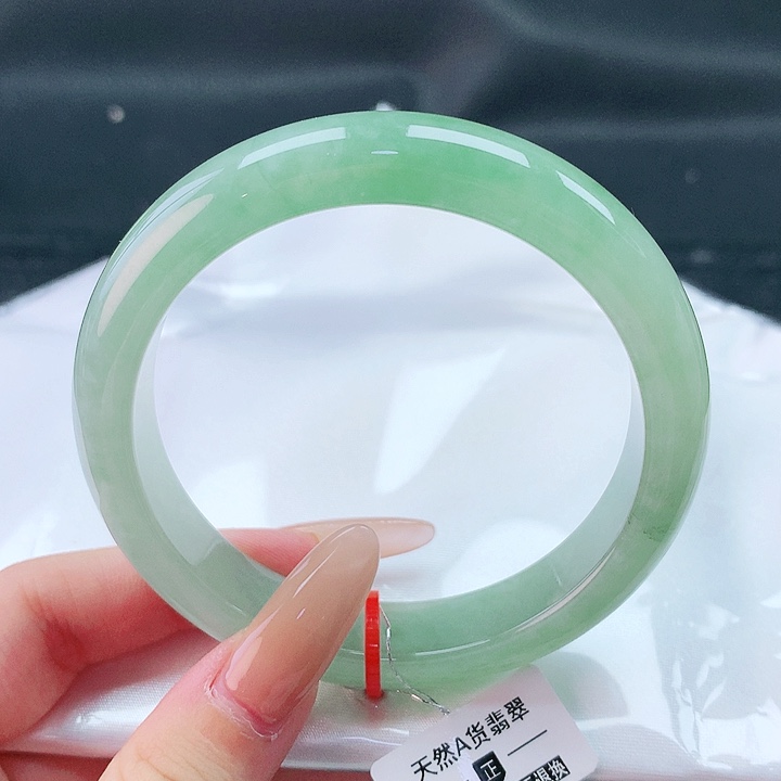 翡翠手镯未镶嵌58圈