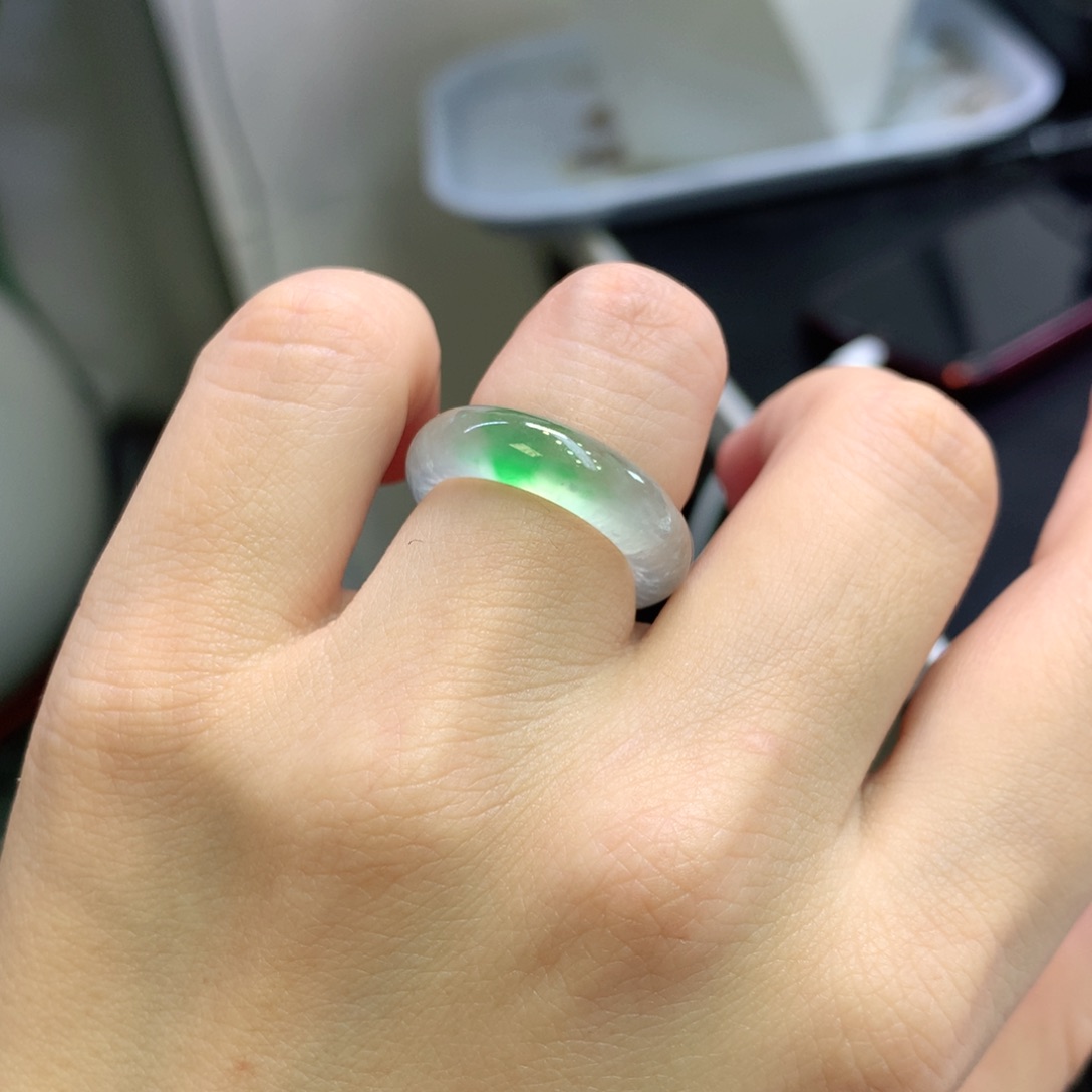 翡翠戒指未镶嵌翡翠