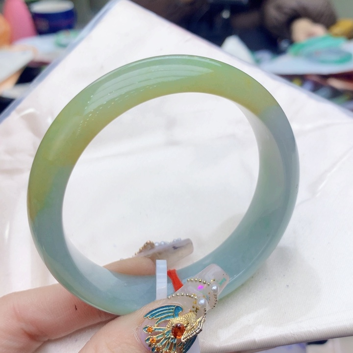翡翠手镯未镶嵌翡翠手镯