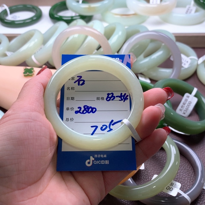 和田玉手镯未镶嵌?**汐