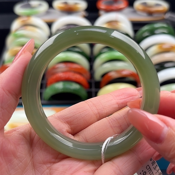 和田玉未镶嵌手镯