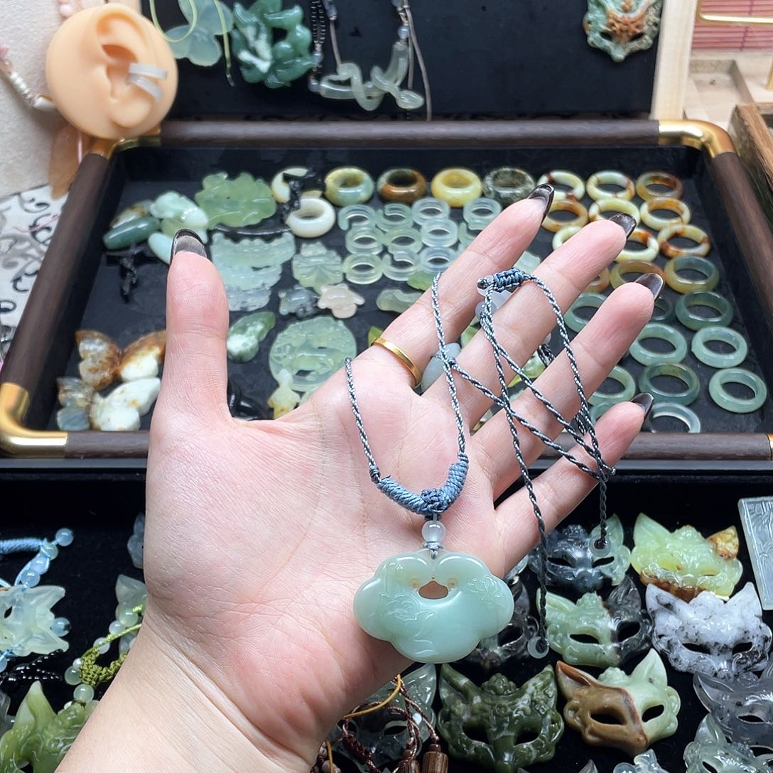 蛇纹石玉未镶嵌颈饰福利