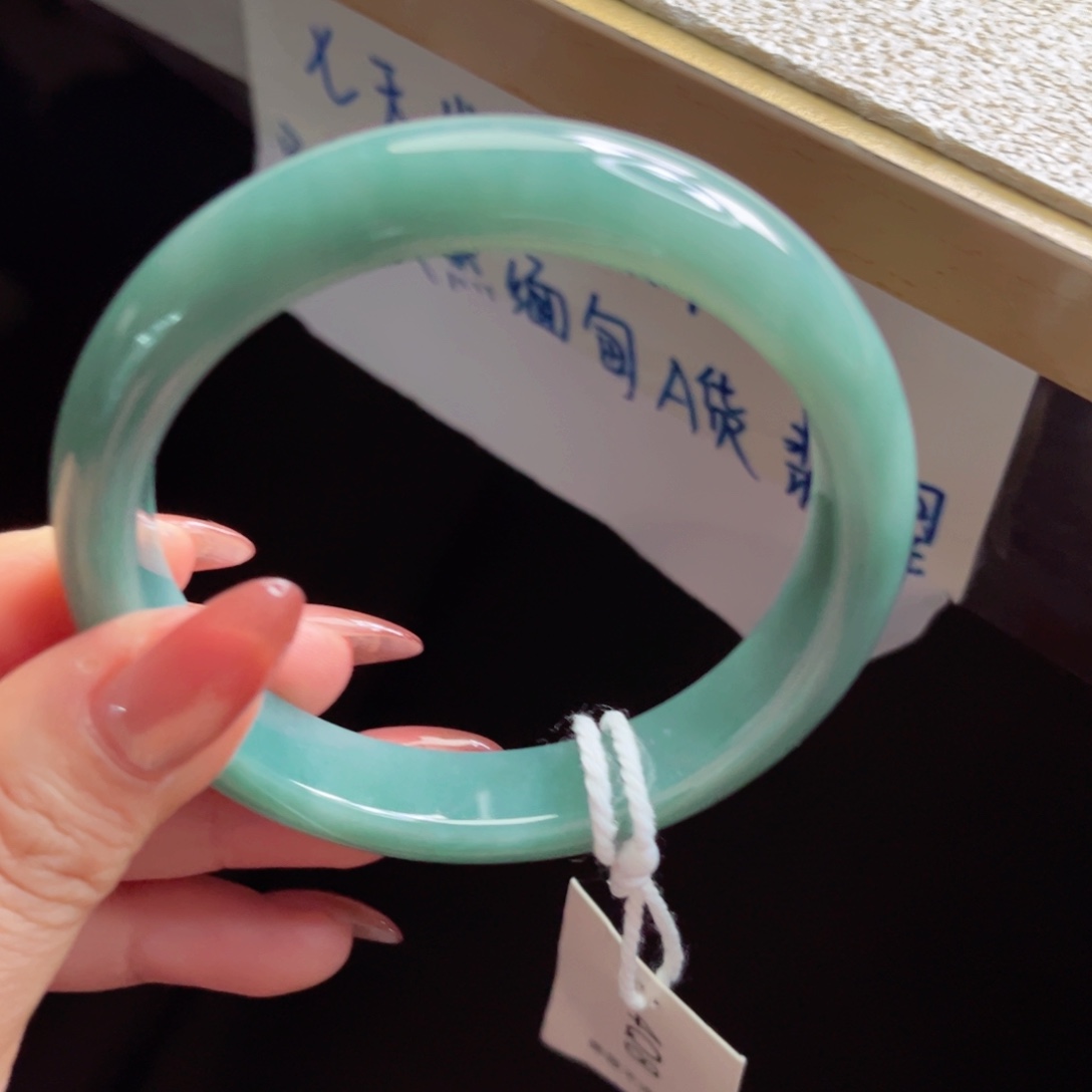 翡翠未镶嵌手镯手镯