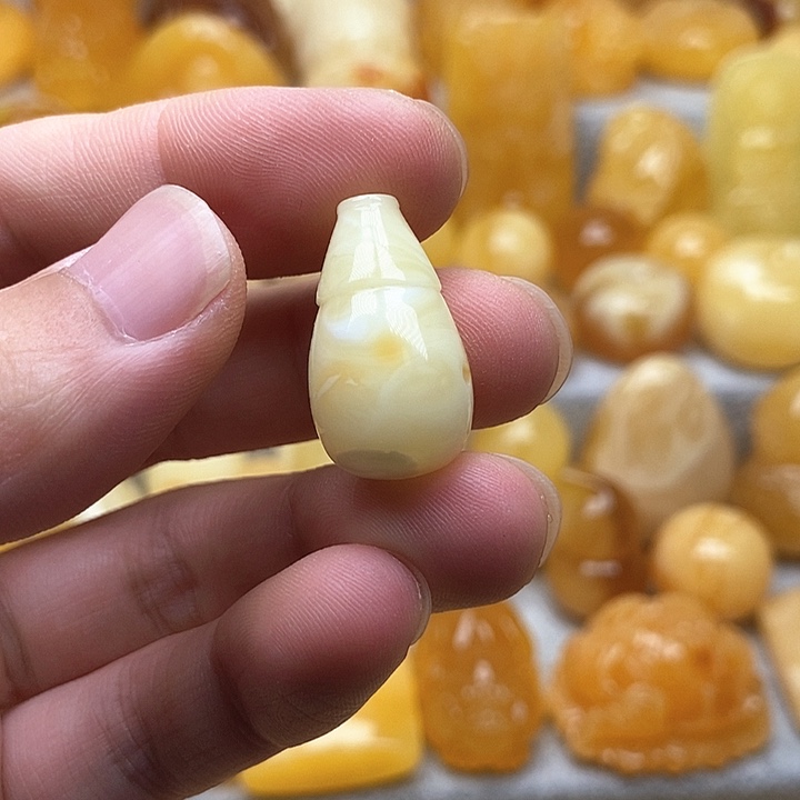 未镶嵌颈饰琥珀琥珀蜜蜡吊坠