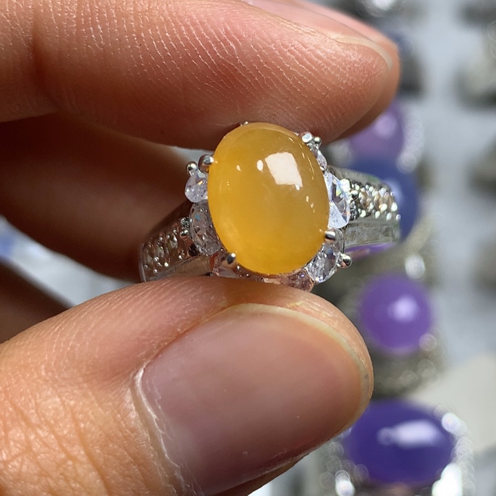 翡翠未镶嵌戒指铜托，卖裸石，需要二次镶嵌