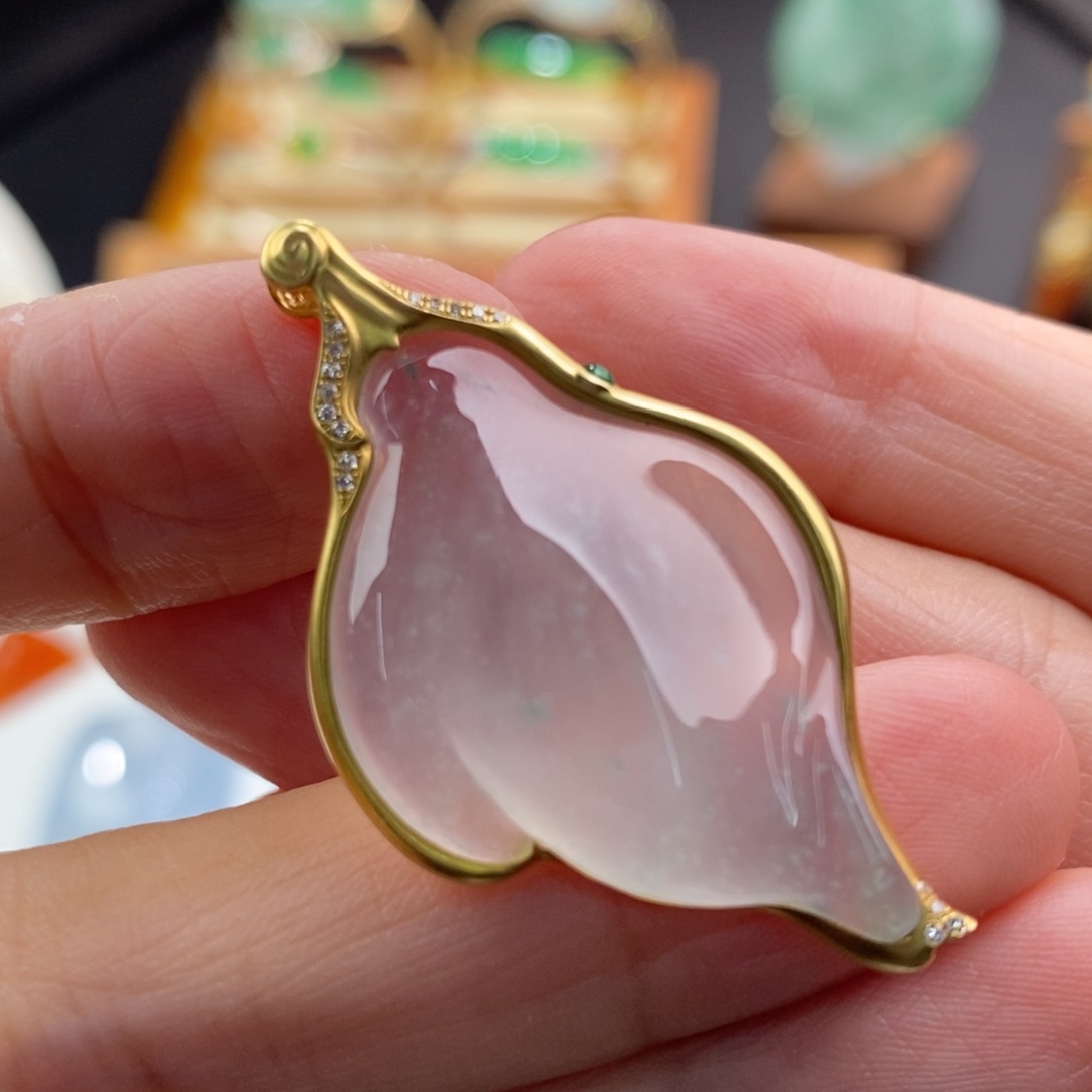 翡翠颈饰18K金镶嵌吊坠