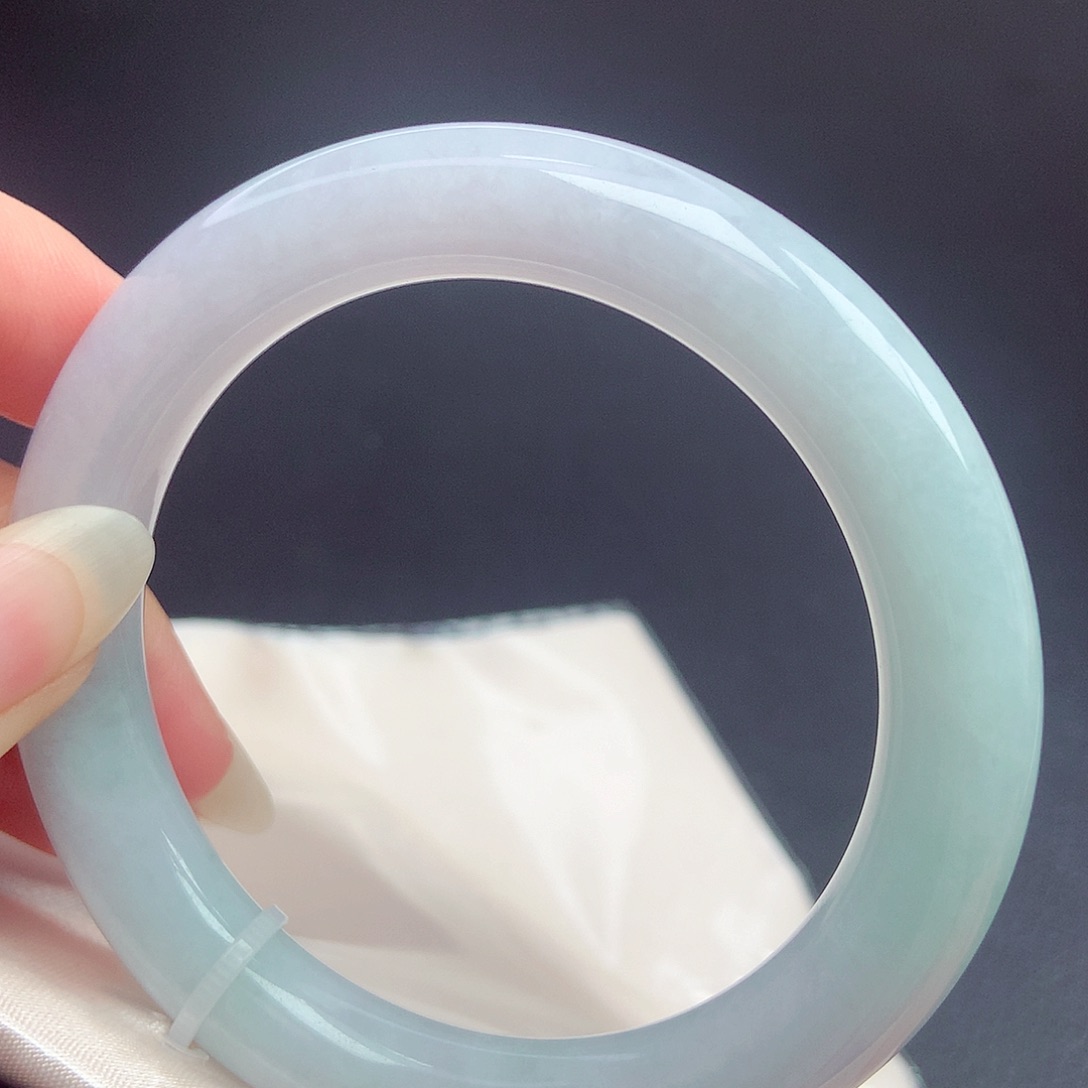 翡翠未镶嵌手镯（圆镯）57.7圈口