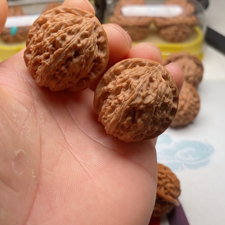 文玩核桃吊坠待****！34白狮子