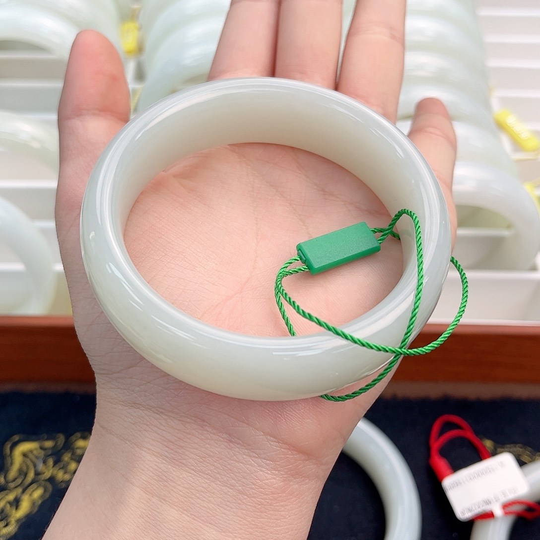 和田玉手镯未镶嵌S****y