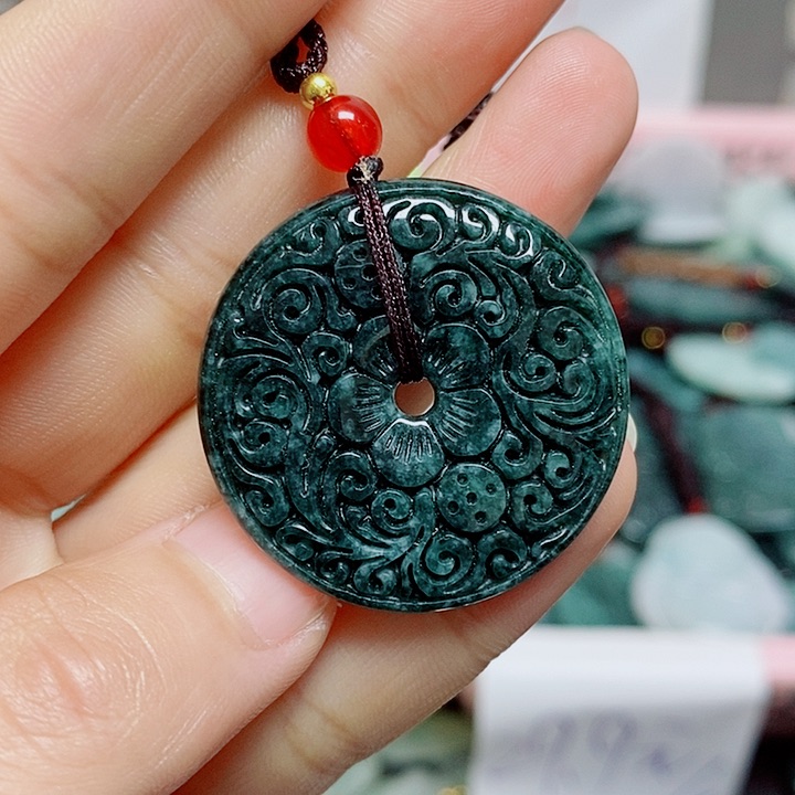 翡翠颈饰未镶嵌纯天然