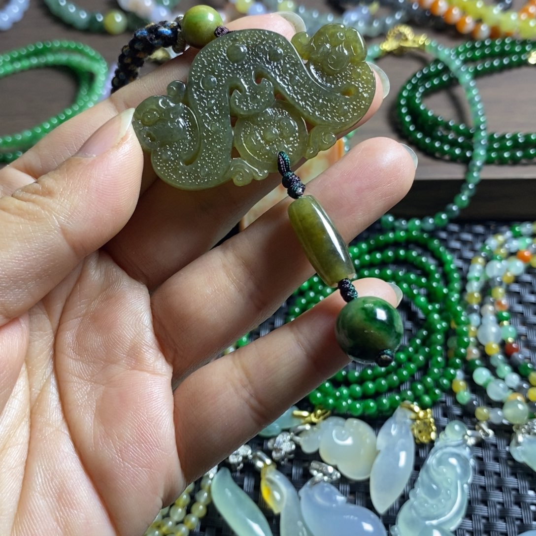 定制翡翠未镶嵌仿古牌