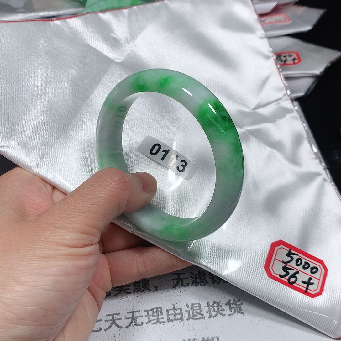 翡翠手镯未镶嵌天然缅甸A货翡翠手镯