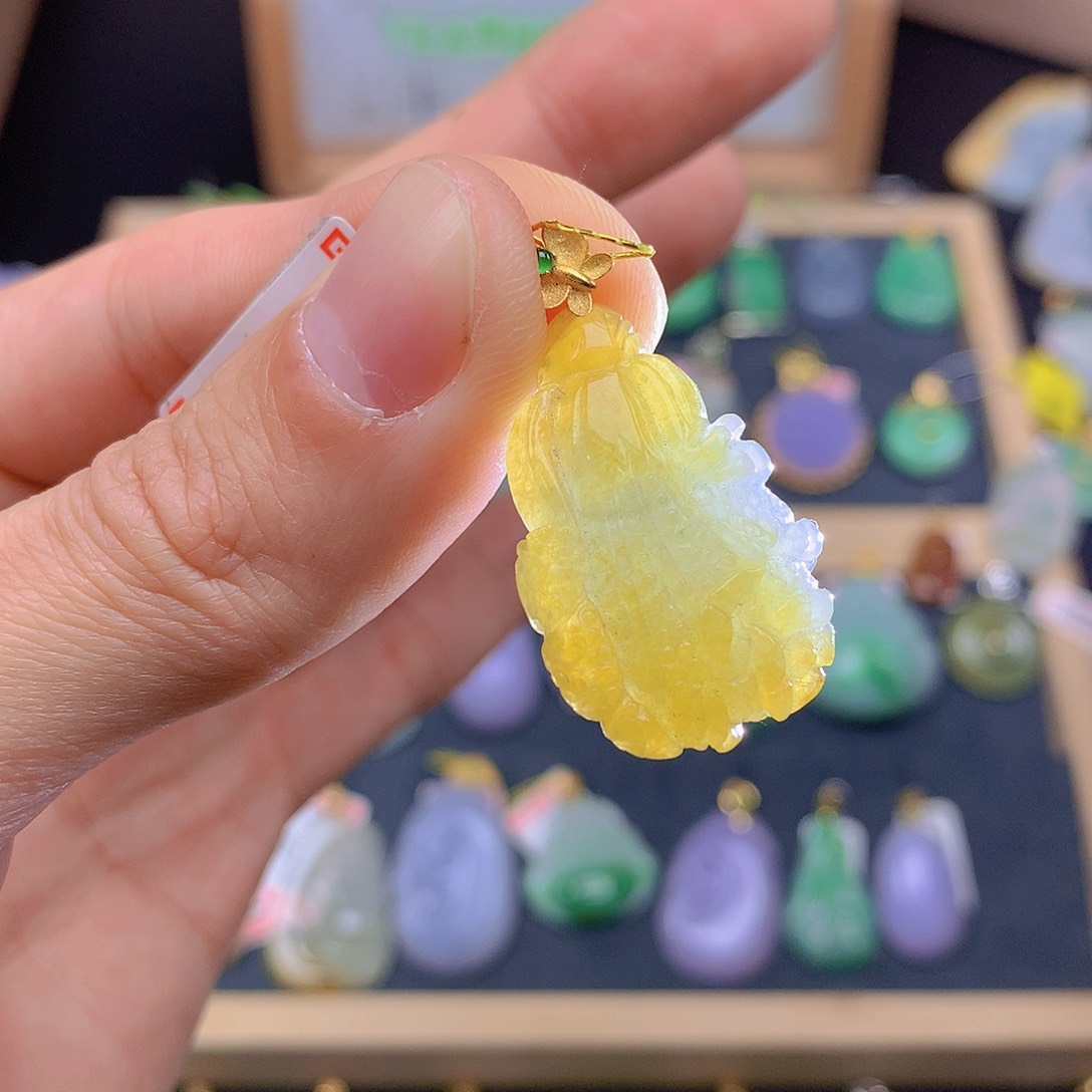 翡翠颈饰18K金镶嵌翡翠