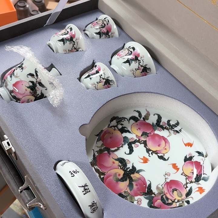 孤品茶具套装等。          